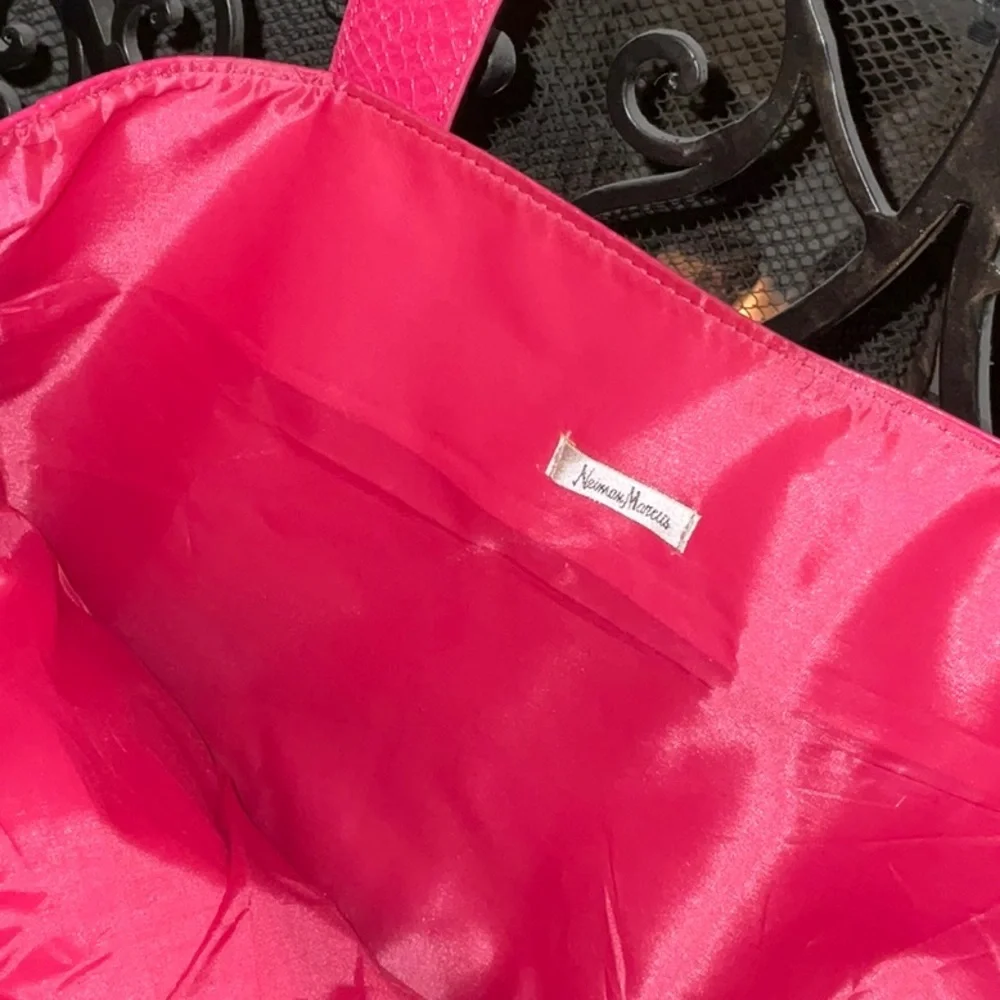 Neiman Marcus Pink large beauty tote NWOT